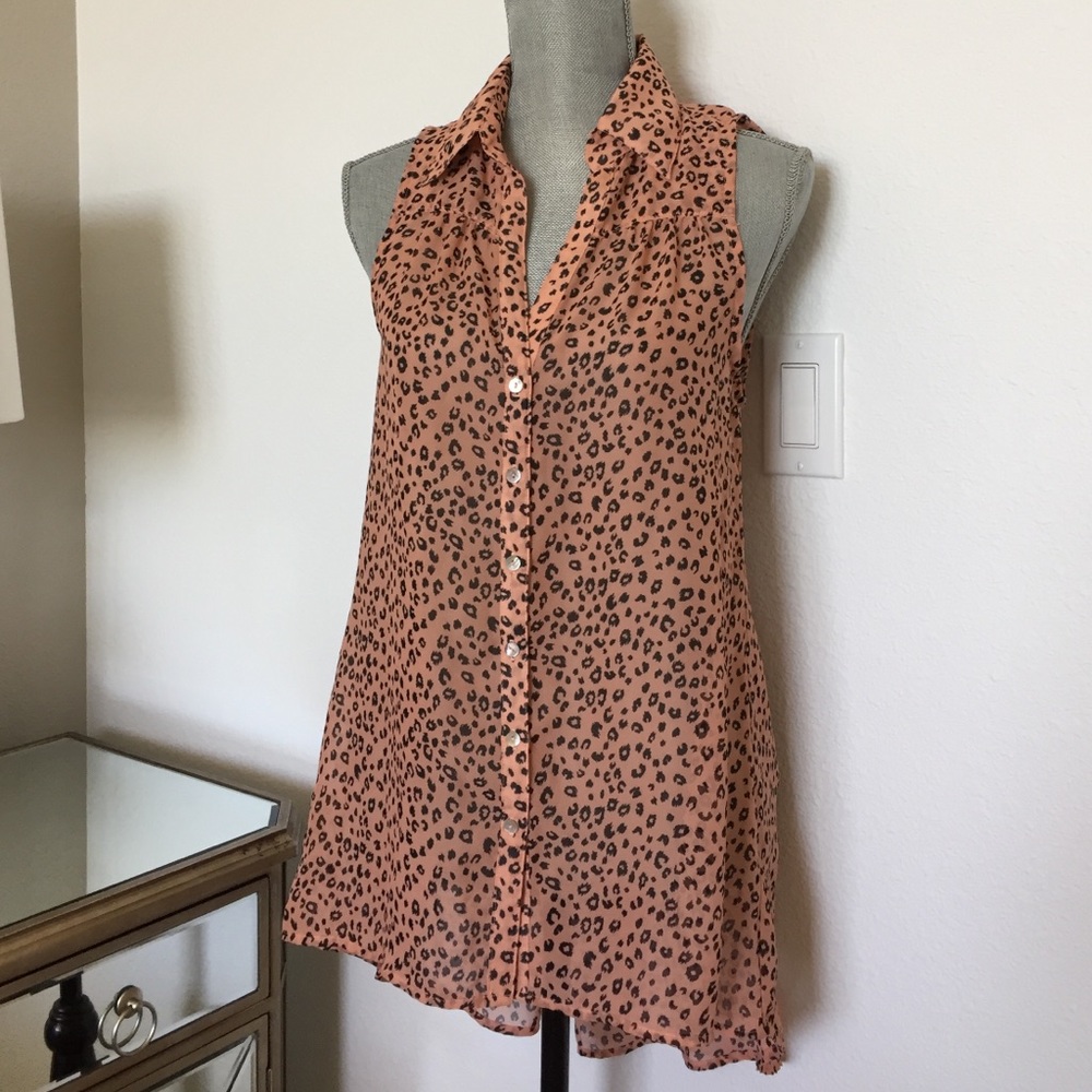 Leopard Print Sleeveless Blouse w/Back Detail